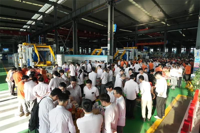 Trăng rằm mang đến niềm vui, hứng khởi, còn “canh bạc” tạo hứng thú! Tiệc xúc xắc bánh trung thu tại Máy Quang Công kết thúc đầm ấm