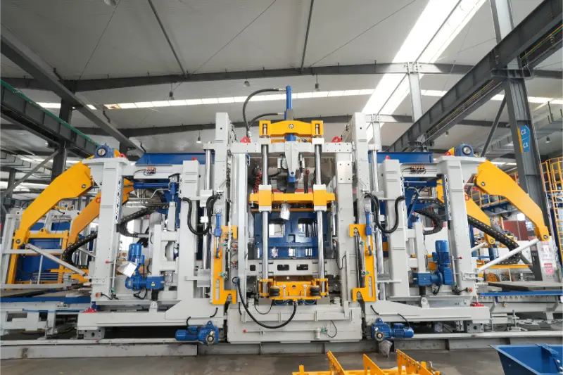 Quangong Machinery Co., Ltd. Máy ép khối ZN2000-2: Hiệu suất cốt lõi cho phép nâng cấp mới trong sản xuất gạch thông minh
