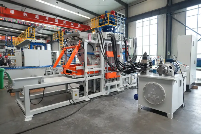 Dây chuyền sản xuất gạch hoàn toàn tự động QT6 của Công ty TNHH Quangong Machinery giúp sản xuất gạch có lợi nhuận cao từ chất thải rắn