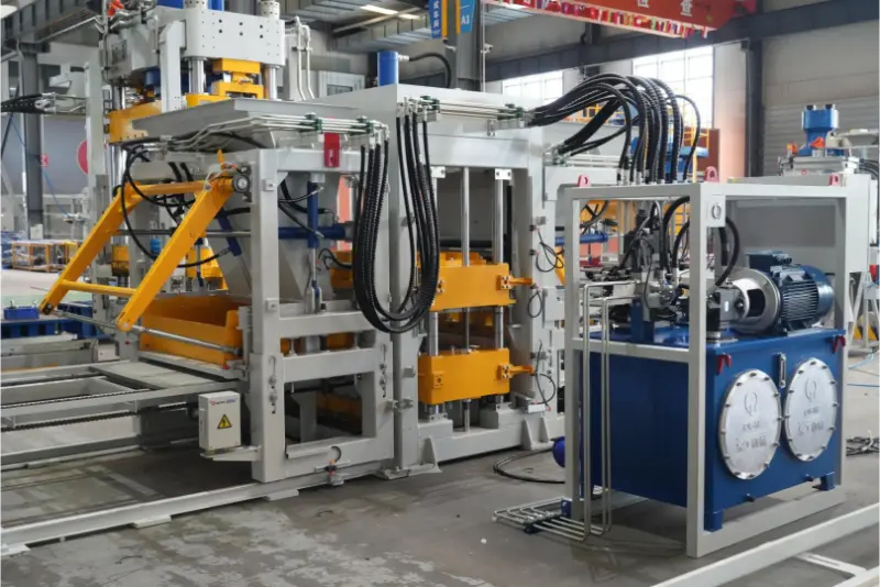 Trao quyền cho ngành gạch ngói thông qua sản xuất thông minh: Dây chuyền sản xuất gạch Zenith QT10 định hình lại bối cảnh sản xuất xanh.