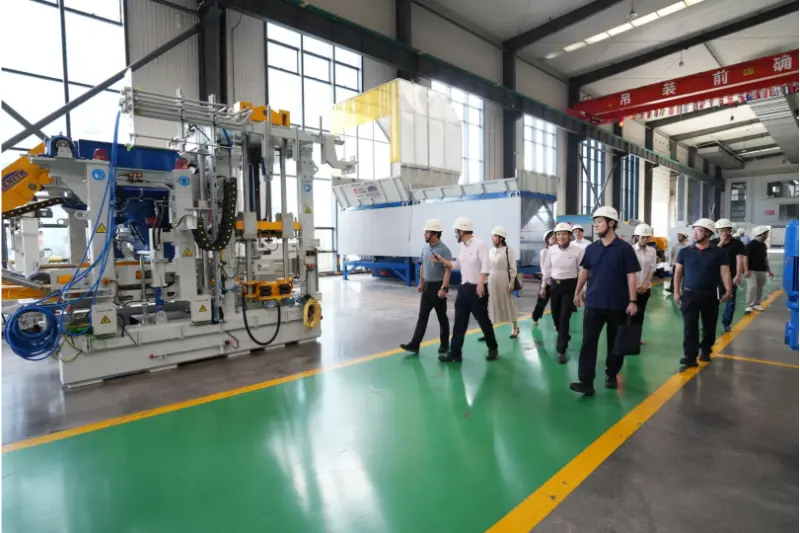 Cán bộ Sở Công nghiệp và Công nghệ thông tin tỉnh Phúc Kiến đến thăm Công ty TNHH Máy móc Quangong để kiểm tra và hướng dẫn